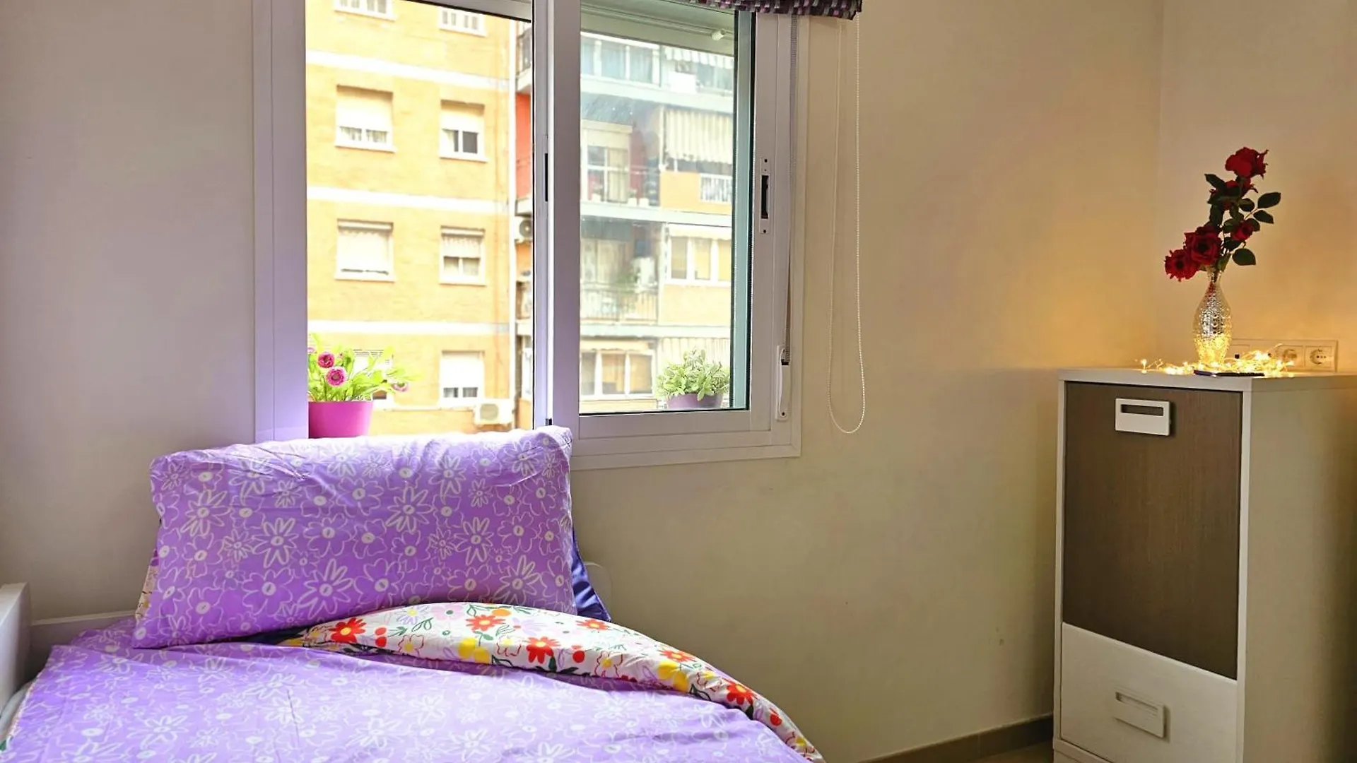 Homestay Modern Room Near Airport & Center Malaga